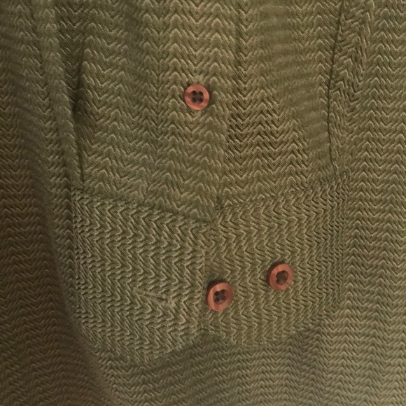 💚Button Down Shirt💚 - Picture 4 of 9